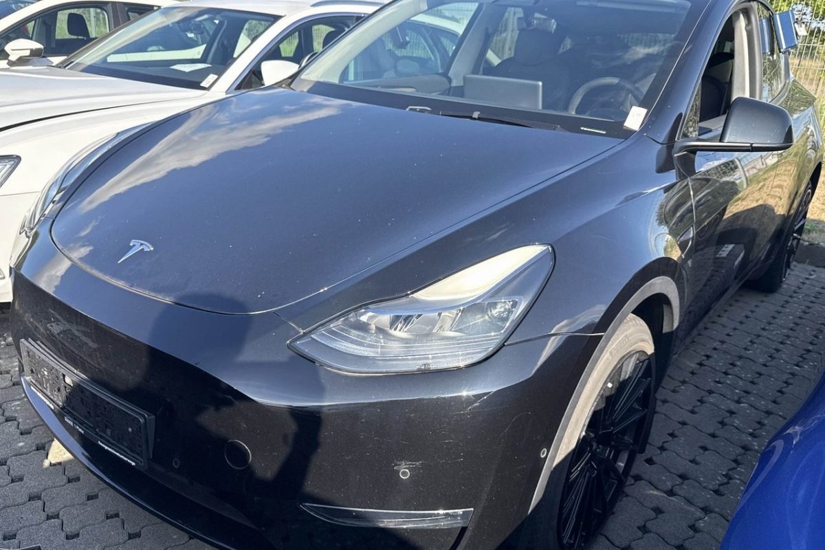Tesla Model Y Long Range Dual Motor