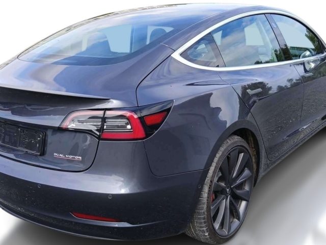 Tesla Model 3 Dual Motor, foto 2