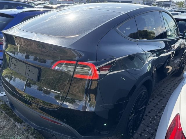 Tesla Model Y Long Range Dual Motor, foto 2