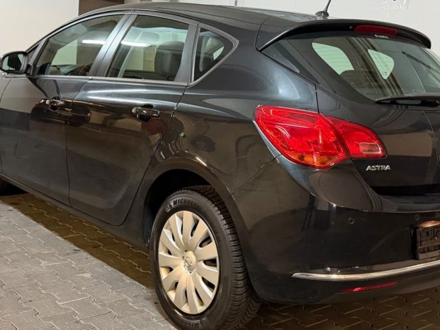 Opel Astra 1.4 Turbo Edition, foto 2