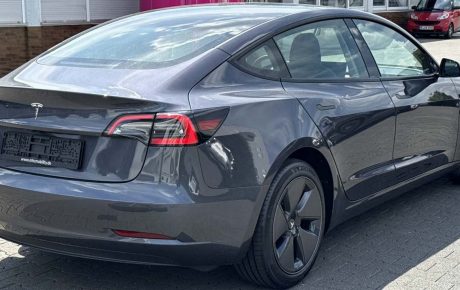 Tesla Model 3, foto 2